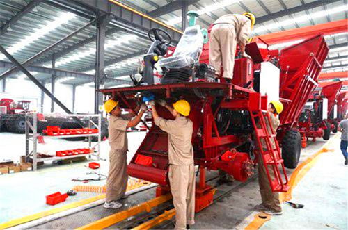 新鄉(xiāng)一拖興衰史 曾被譽(yù)為中國(guó)特大機(jī)械制造廠(chǎng),董事長(zhǎng)卻帶頭跑路